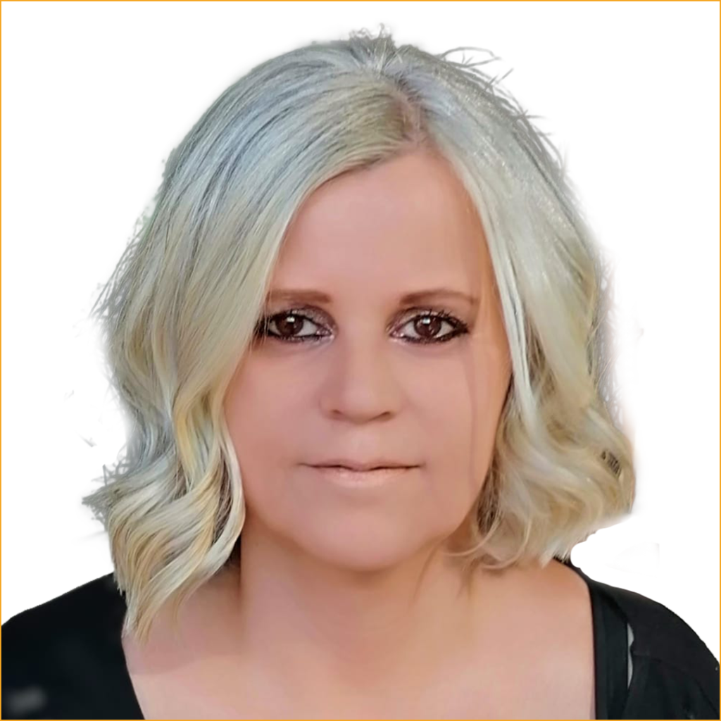 Porträt einer Frau mit blondem, welligem Bob, Mitglied der Theatergruppe d'Süosslar Dornbirn